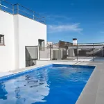 Urban Oasis Apartment With Pool & Free Parking
