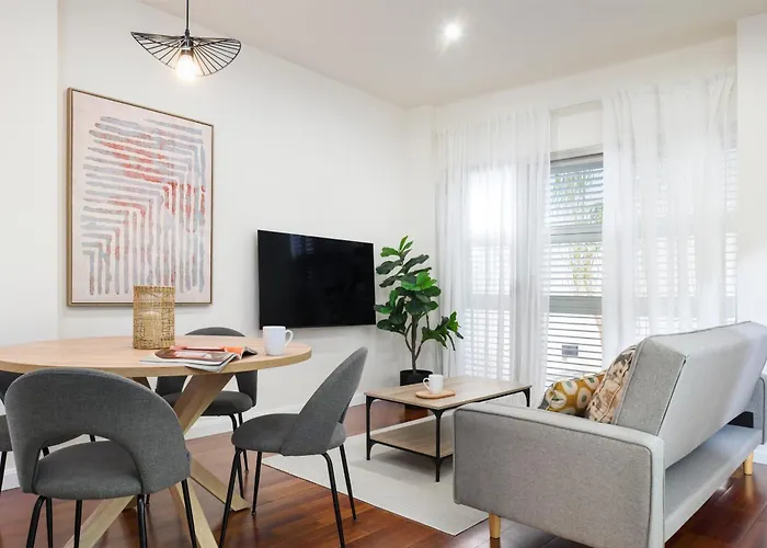 Urban Oasis Apartment With Pool & Free Parking